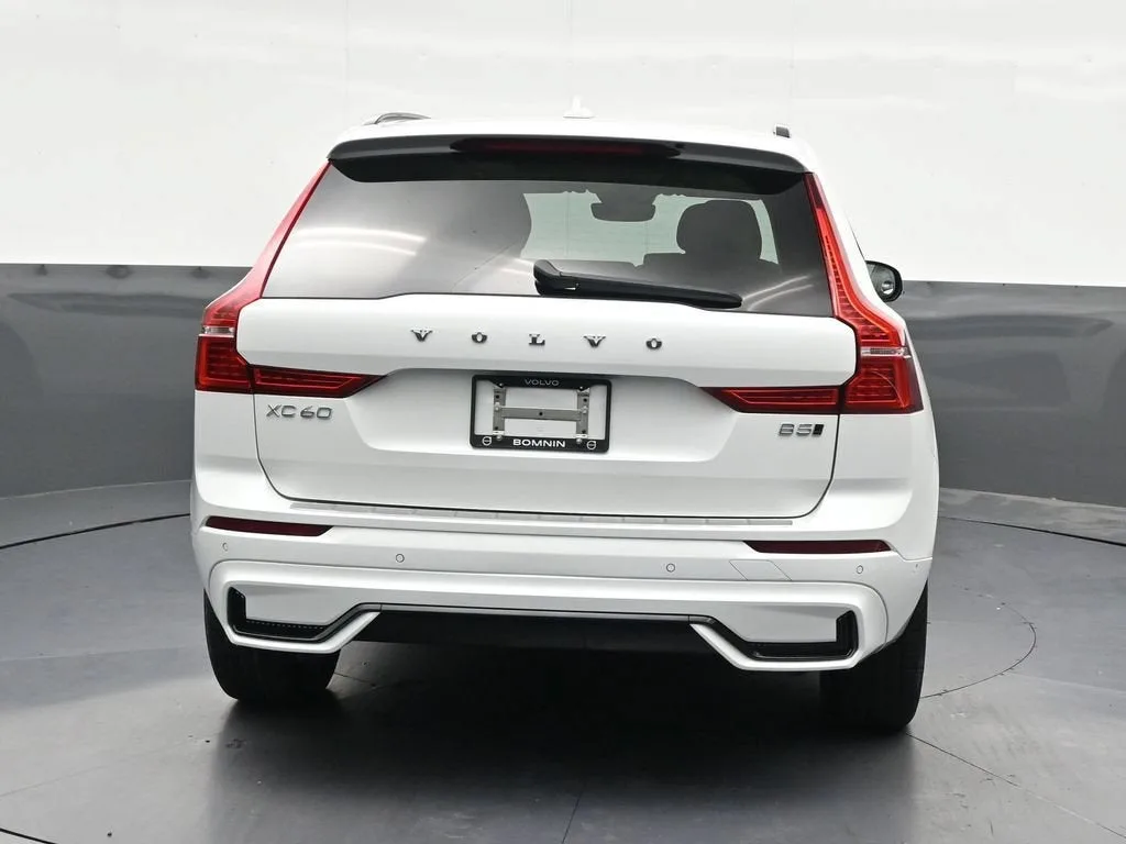 2025 Volvo XC60 B5 Plus photo 5