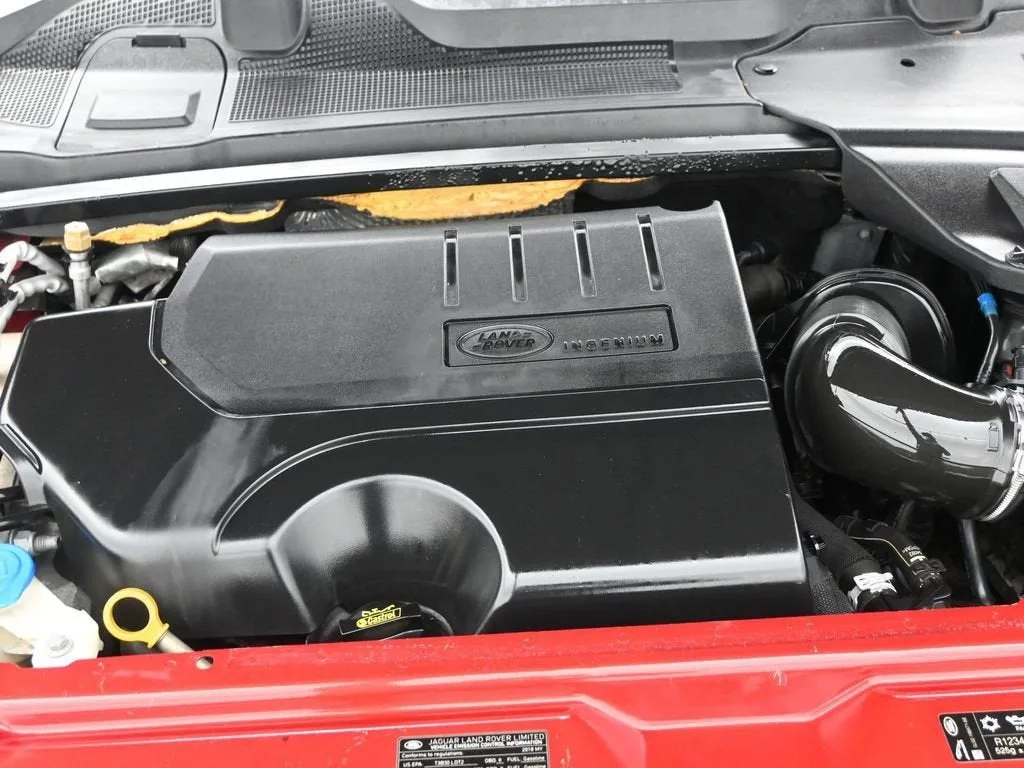 2018 Land Rover Discovery Sport SE photo 12