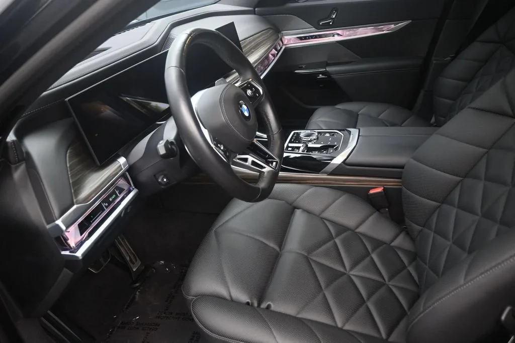 2025 BMW 740i xDrive photo 12