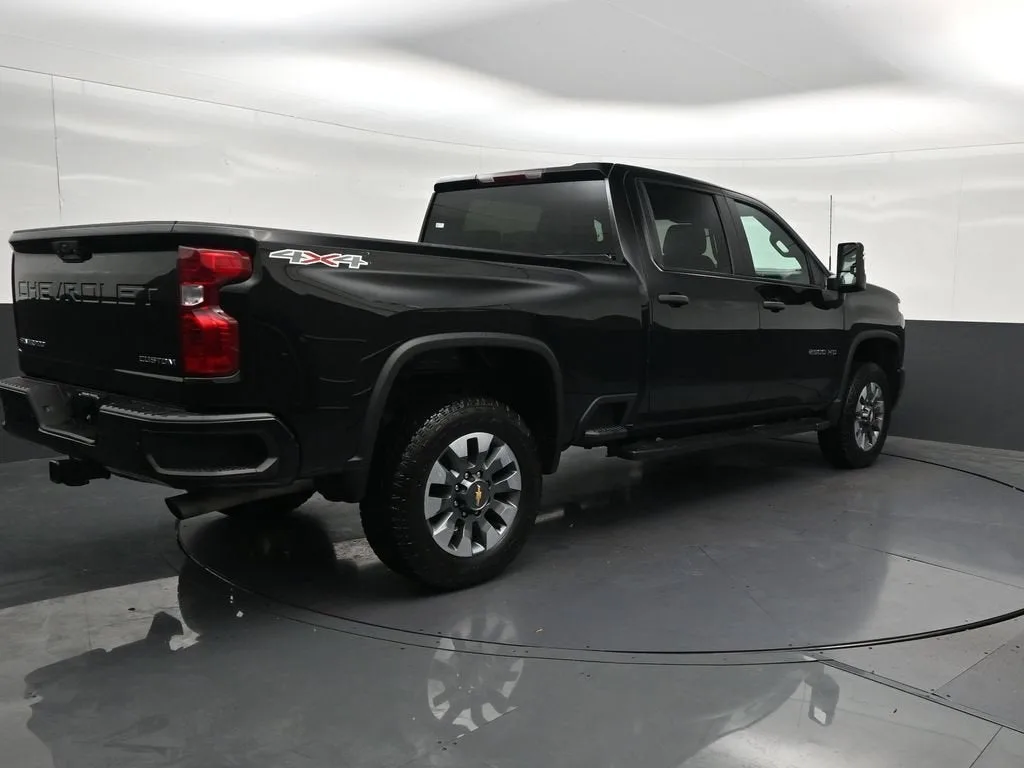 2025 Chevrolet Silverado 2500 HD Custom photo 5