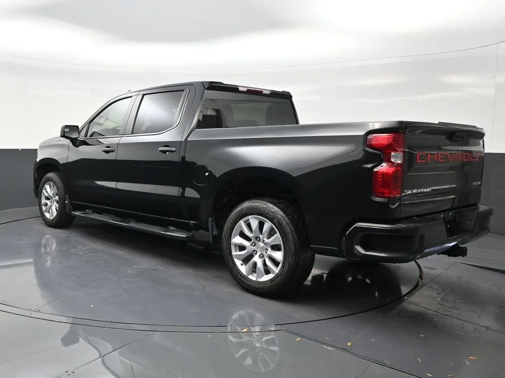 2024 Chevrolet Silverado 1500 Custom photo 3