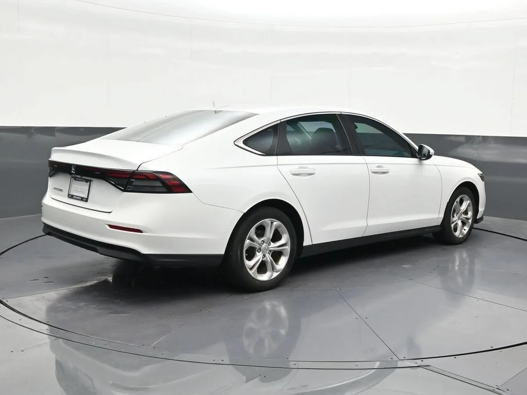 2023 Honda Accord LX photo 5
