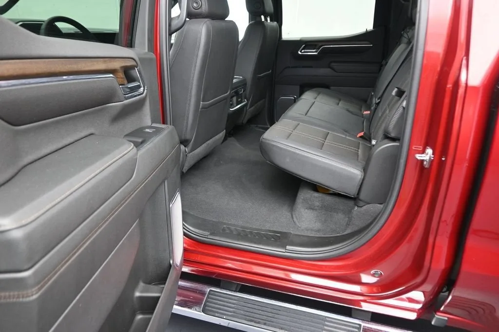 2024 Chevrolet Silverado 1500 High Country photo 12