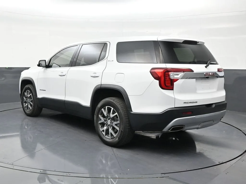 2023 GMC Acadia SLE photo 3