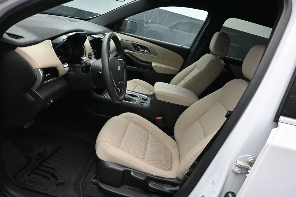 2023 Chevrolet Traverse LS photo 10
