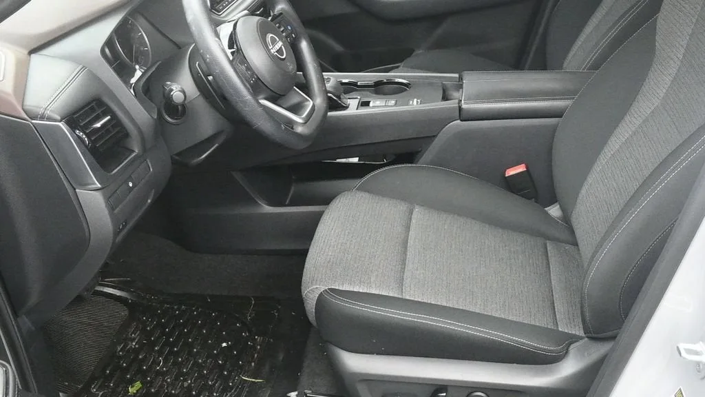 2023 Nissan Rogue SV FWD photo 10