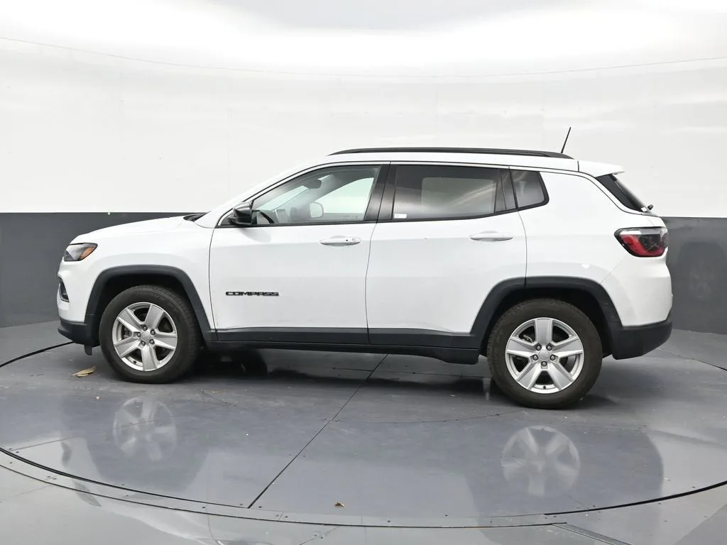 2022 Jeep Compass Latitude photo 2