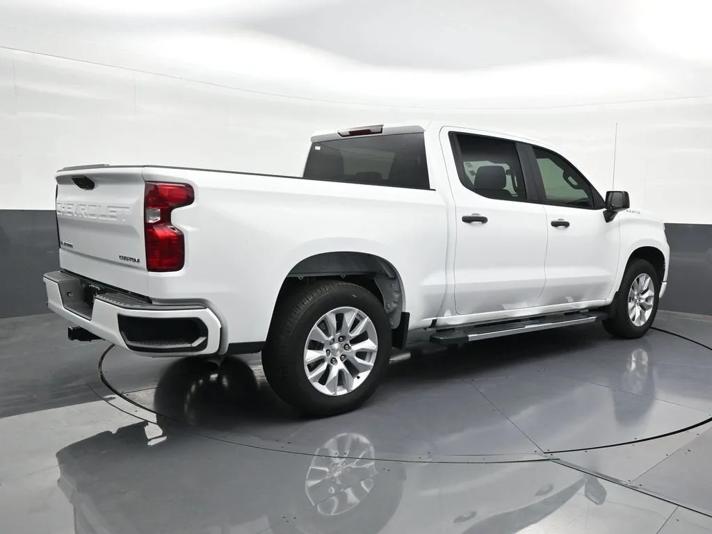 2024 Chevrolet Silverado 1500 Custom photo 5