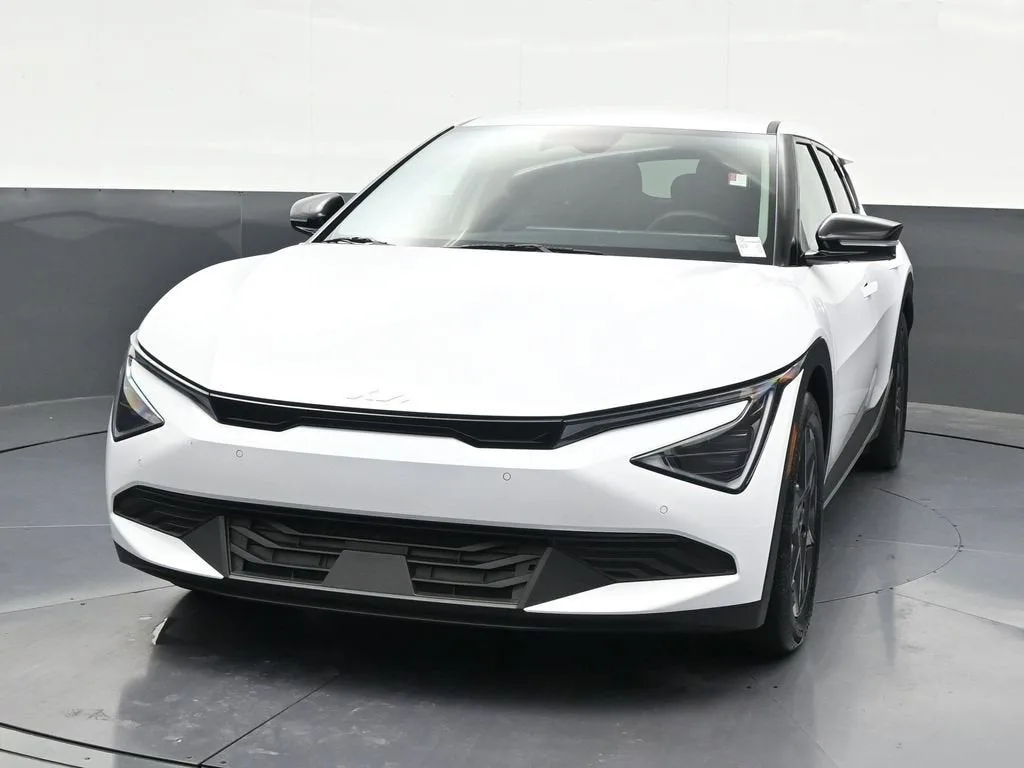 2025 Kia EV6 Light RWD photo 9