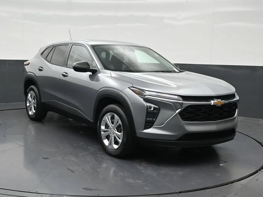 2024 Chevrolet Trax LS photo 8