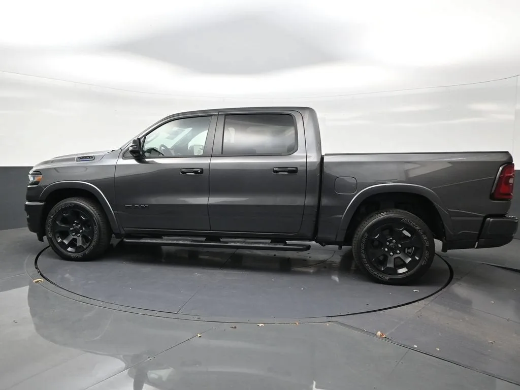 2025 RAM 1500 Big Horn Crew Cab 4x2 5'7" Box photo 2