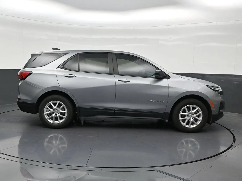 2023 Chevrolet Equinox LS photo 7