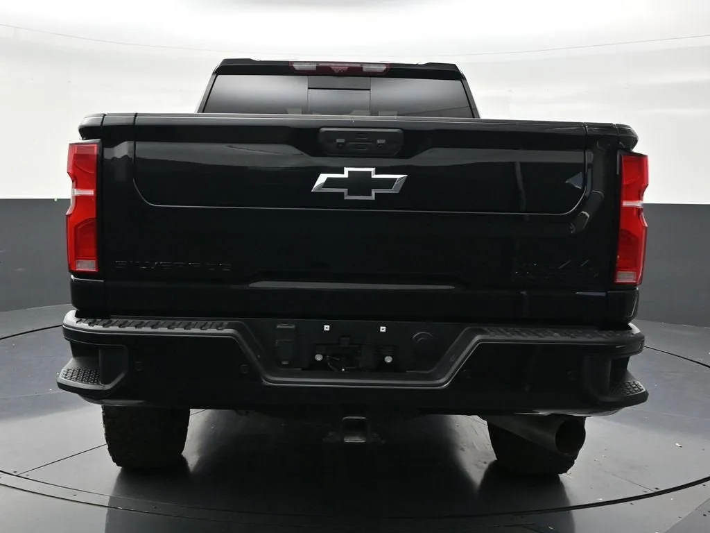 2025 Chevrolet Silverado 2500 HD High Country photo 4