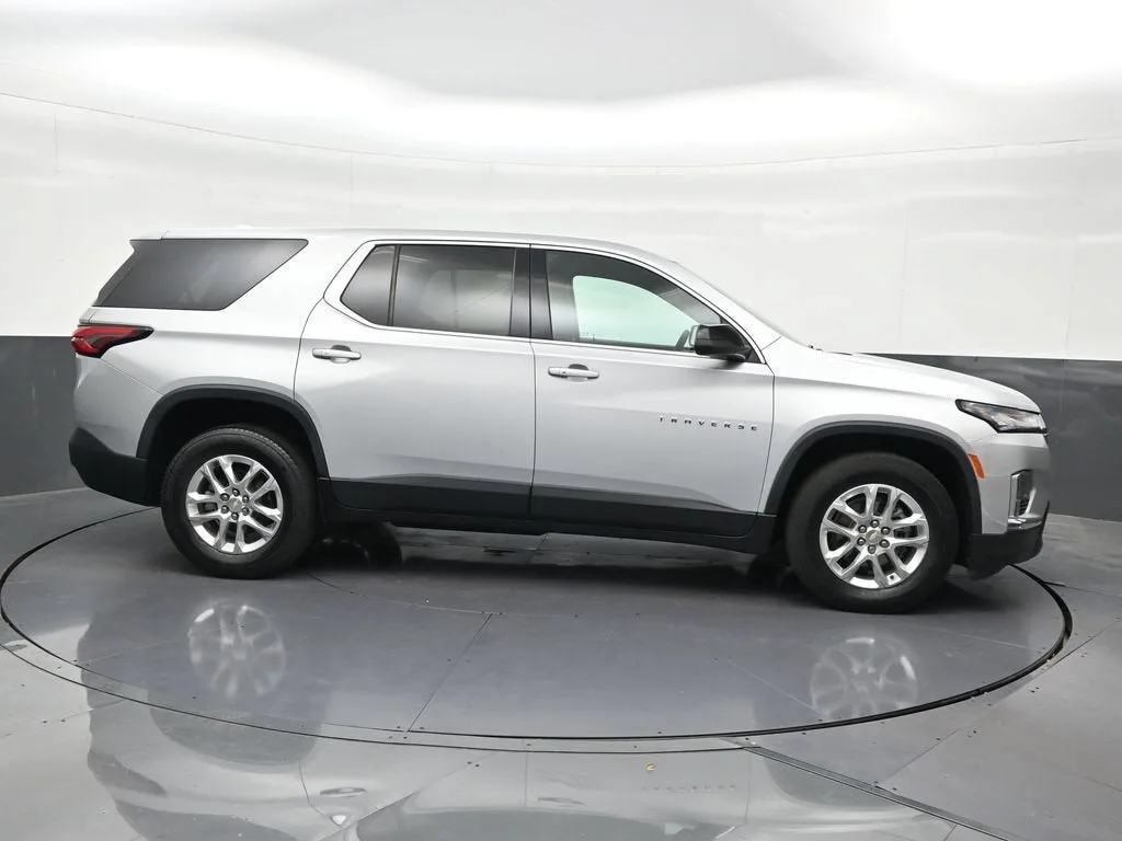 2022 Chevrolet Traverse LS photo 7
