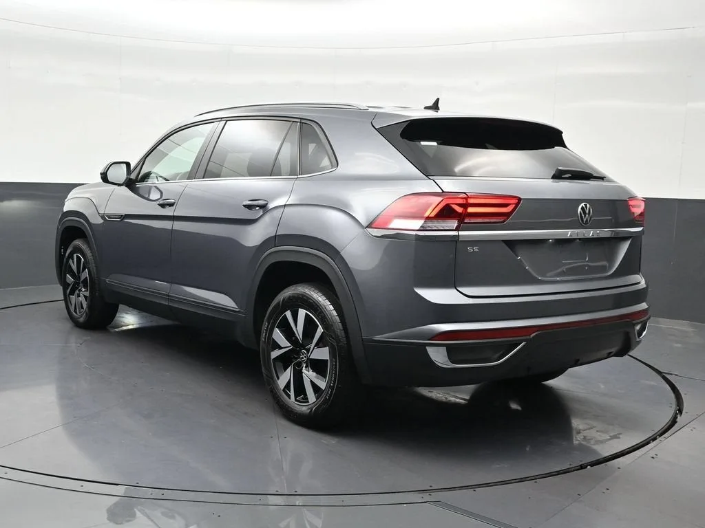 2022 Volkswagen Atlas Cross Sport 2.0T SE photo 3