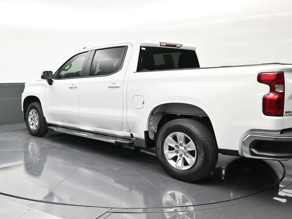 2021 Chevrolet Silverado 1500 LT photo 3
