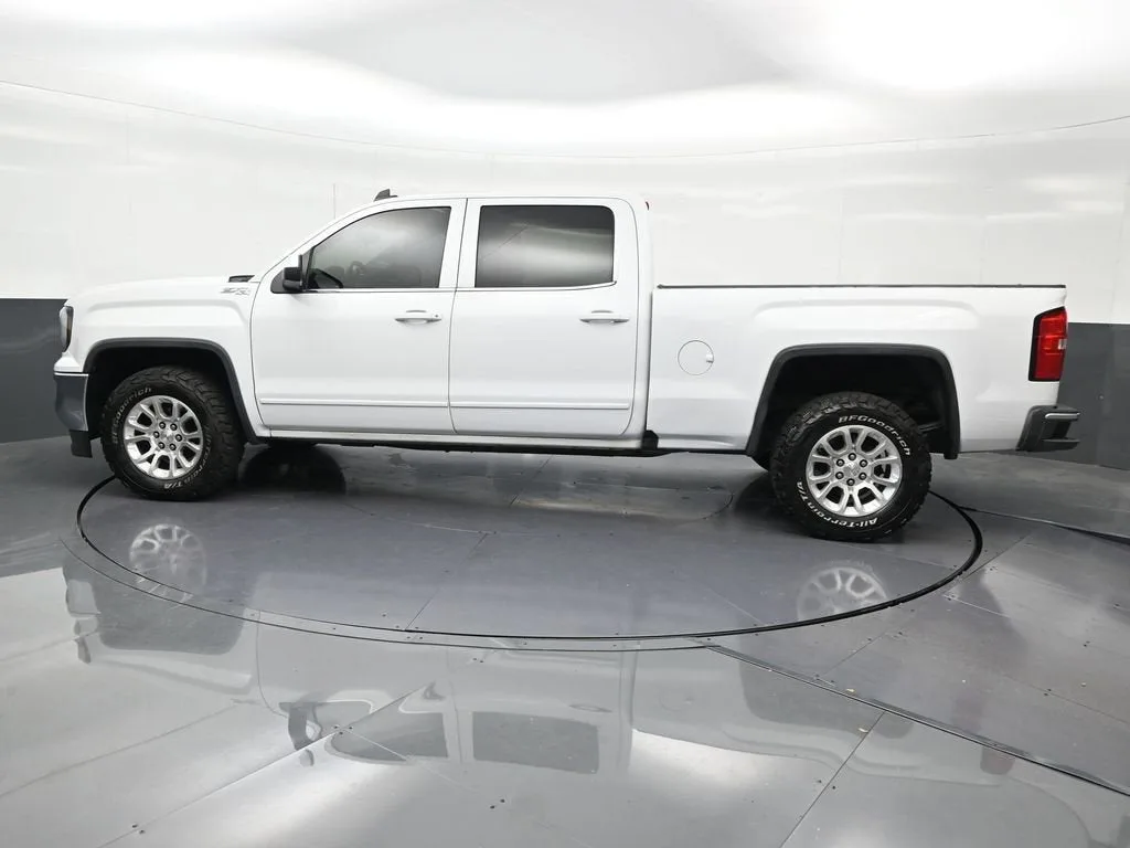 2018 GMC Sierra 1500 SLE photo 2