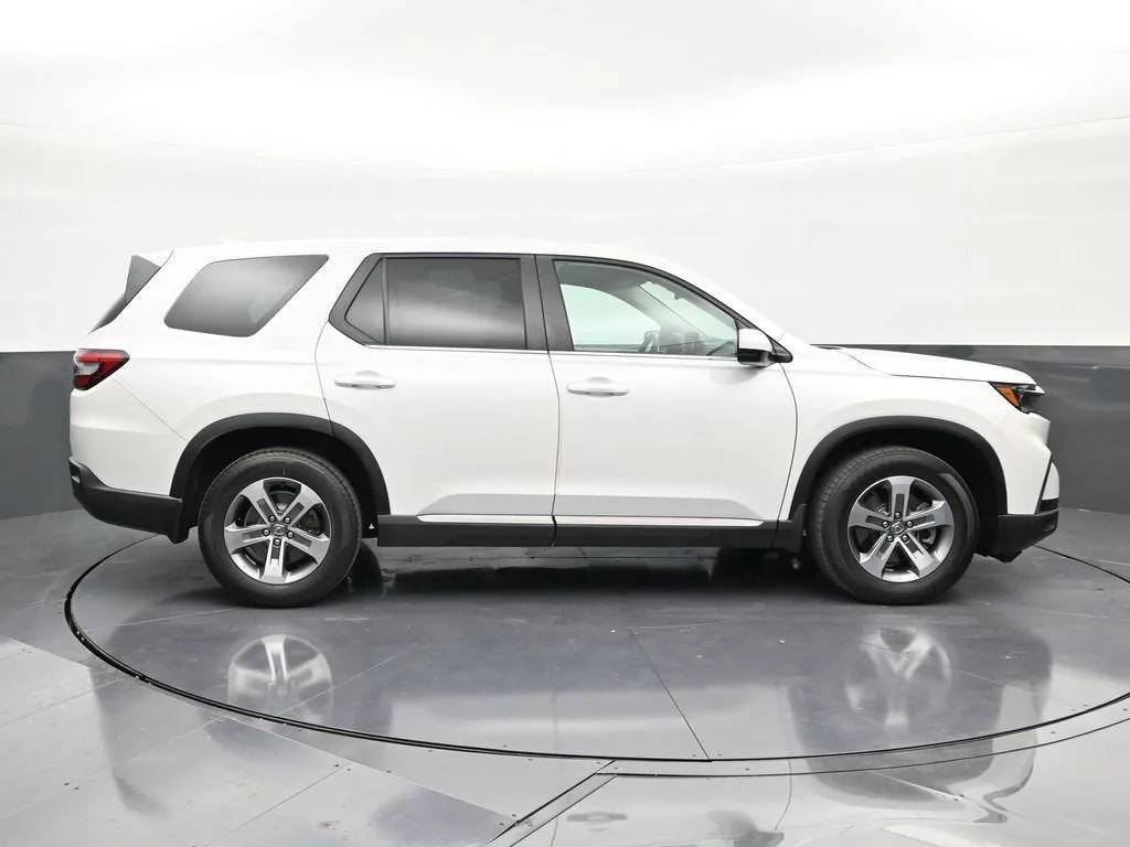 2024 Honda Pilot EX-L photo 6