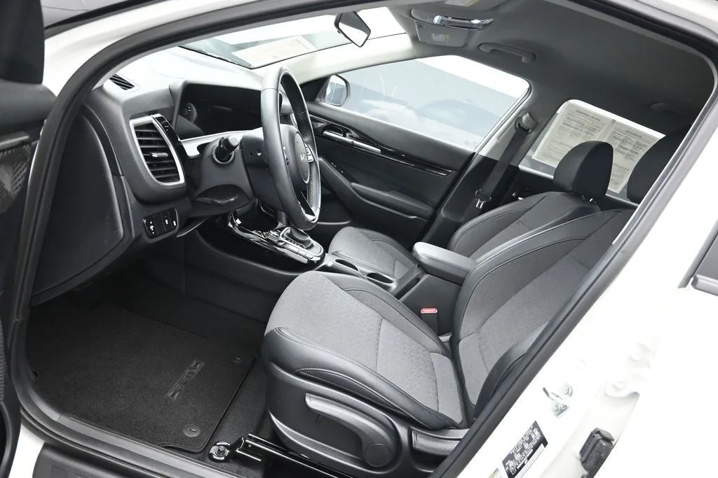 2025 Kia Seltos S photo 11