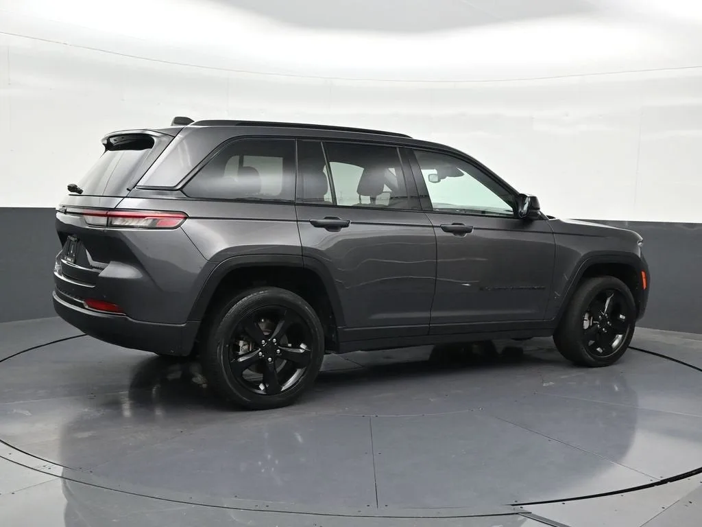 2023 Jeep Grand Cherokee Limited 4x2 photo 5
