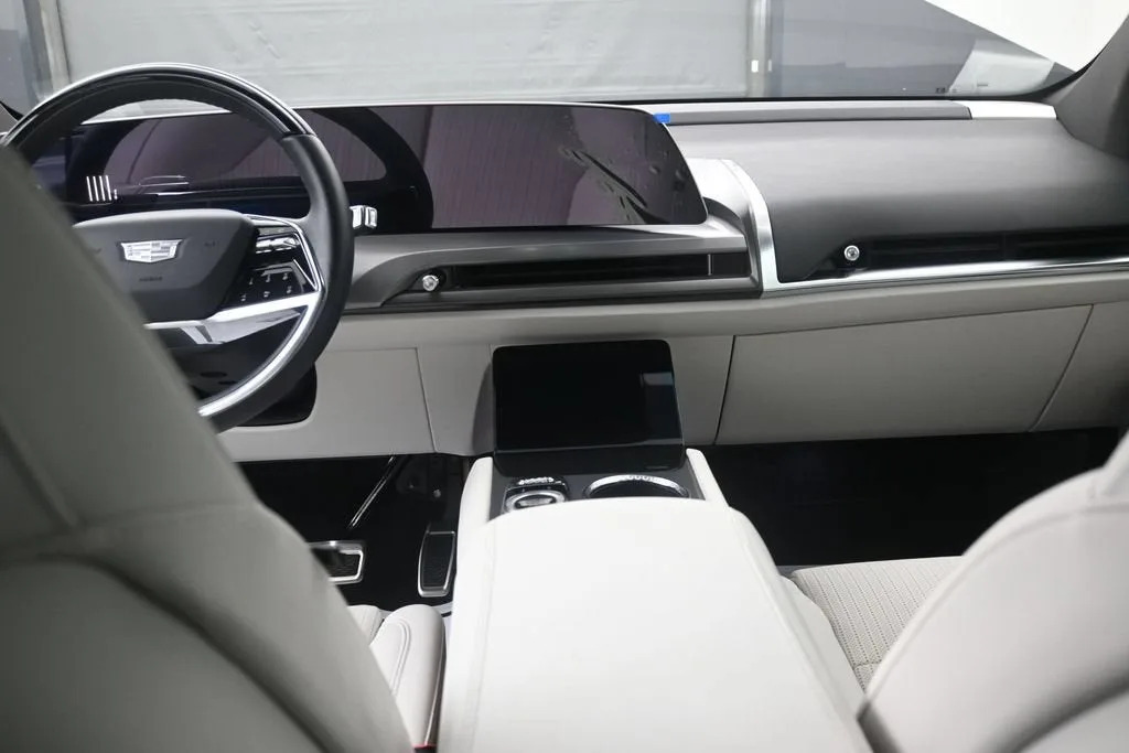 2026 Cadillac VISTIQ Sport photo 12