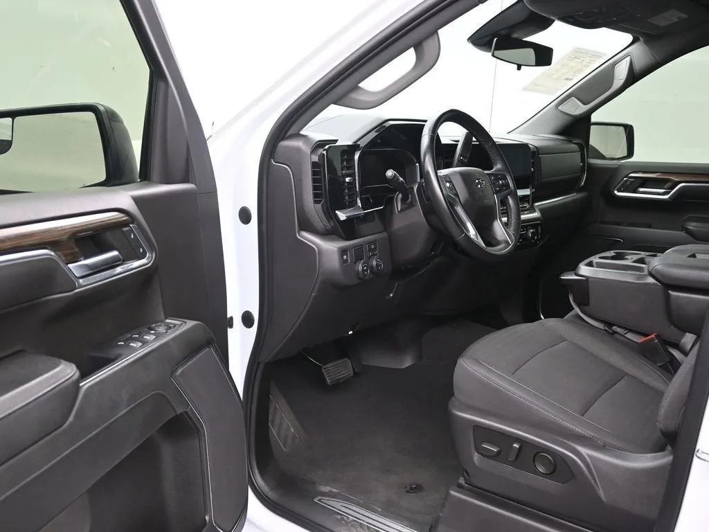2023 Chevrolet Silverado 1500 RST photo 10
