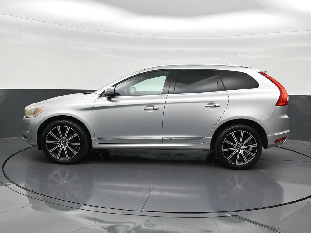 2015 Volvo XC60 T6 Premier Plus photo 2