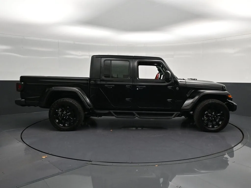 2025 Jeep Gladiator Nighthawk photo 4