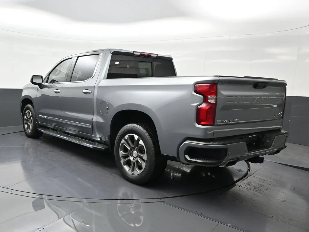 2023 Chevrolet Silverado 1500 High Country photo 3