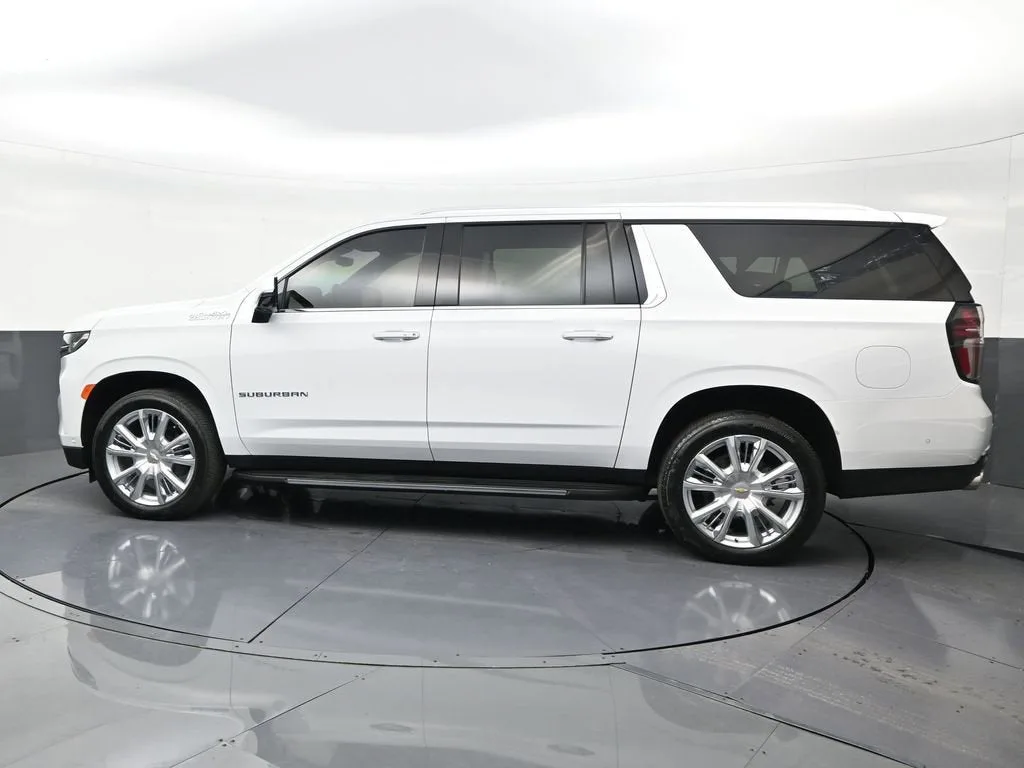 2024 Chevrolet Suburban High Country photo 2