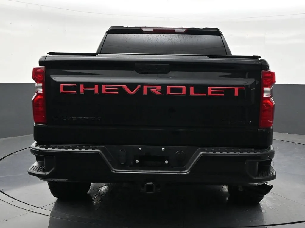 2025 Chevrolet Silverado 1500 Custom photo 4
