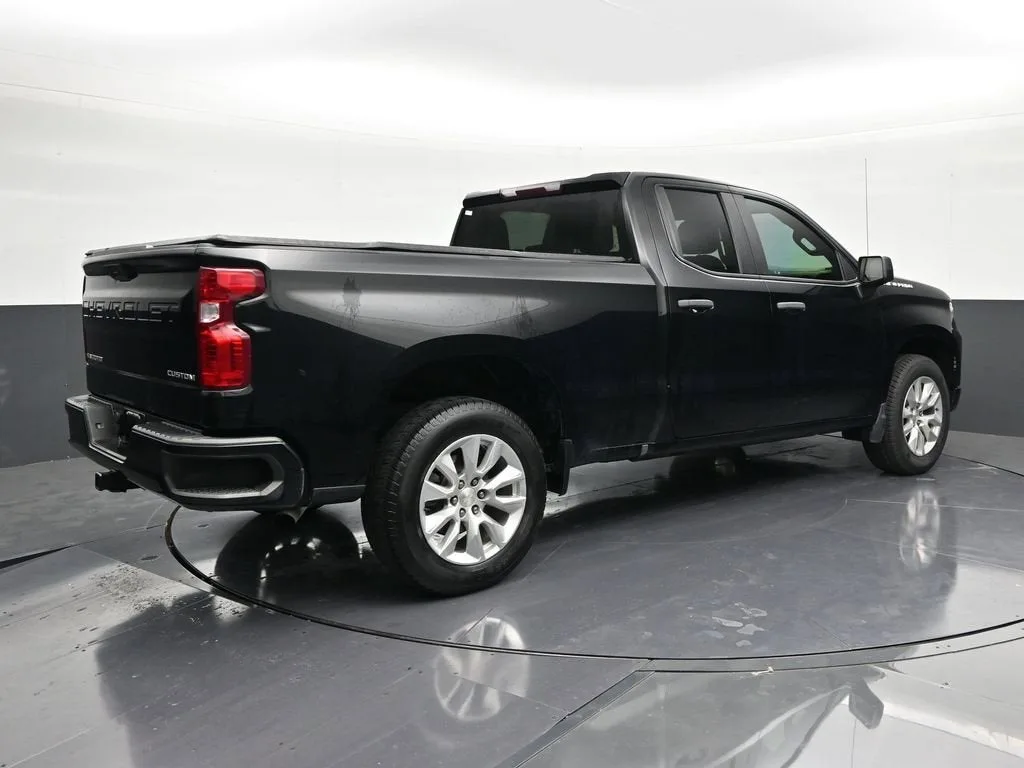 2023 Chevrolet Silverado 1500 Custom photo 5