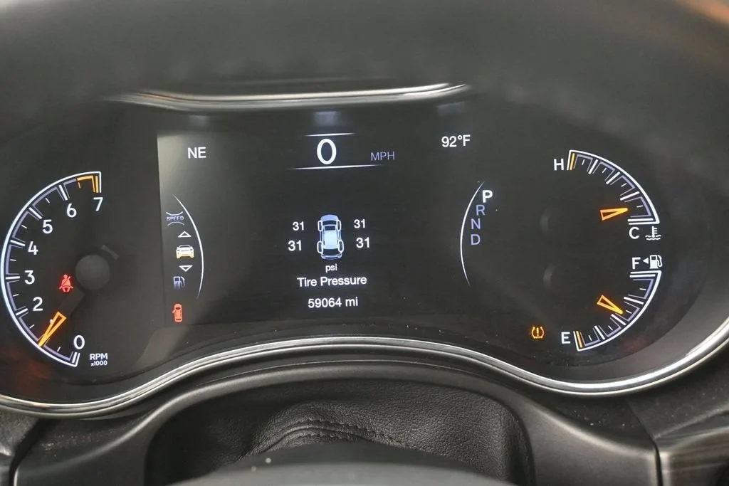 2019 Jeep Grand Cherokee Altitude 4x2 photo 11