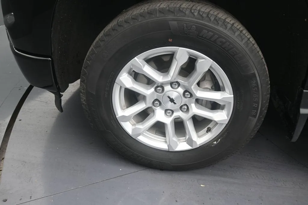 2023 Chevrolet Silverado 1500 RST photo 9