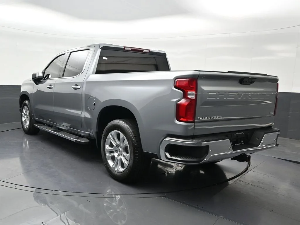 2025 Chevrolet Silverado 1500 LTZ photo 3