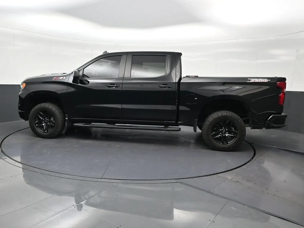 2023 Chevrolet Silverado 1500 LT Trail Boss photo 2