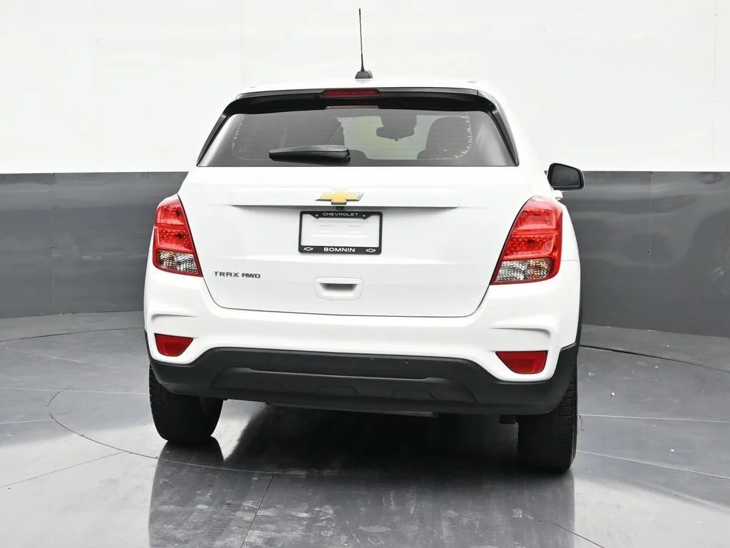 2021 Chevrolet Trax LS photo 4