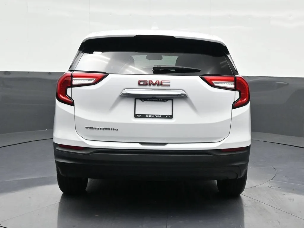 2024 GMC Terrain SLE photo 6