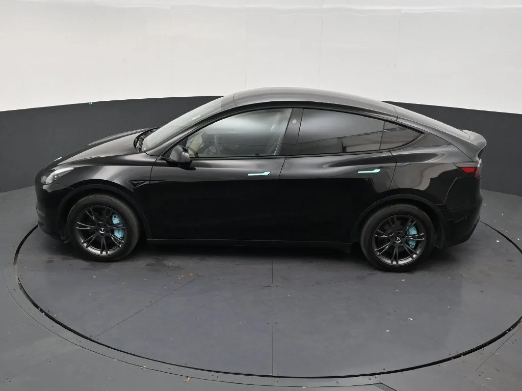 2024 Tesla Model Y LONG RANGE photo 12