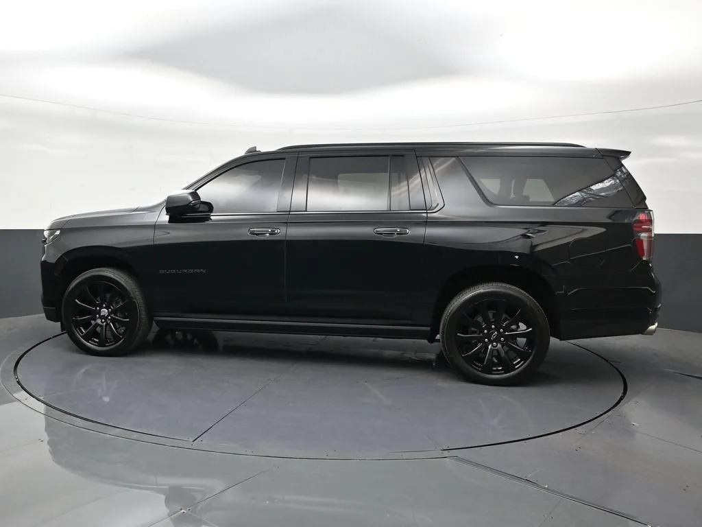 2024 Chevrolet Suburban Premier photo 2