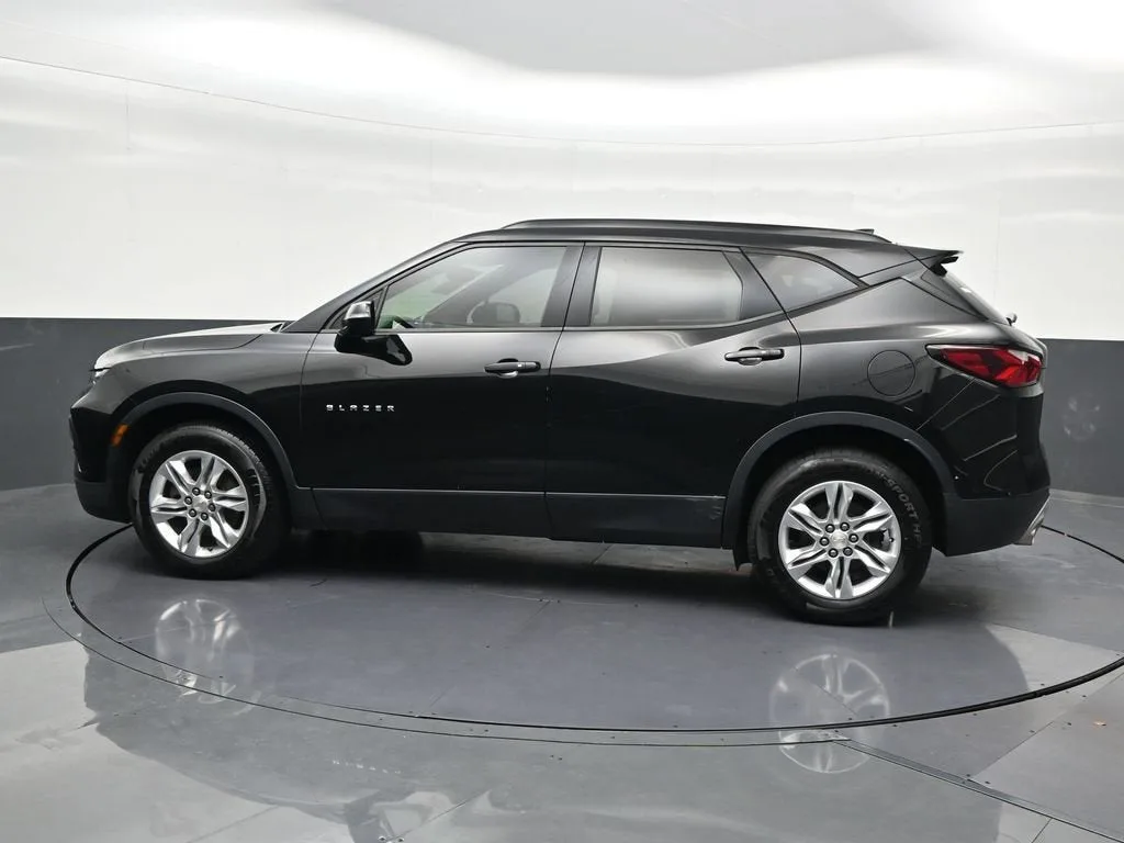 2020 Chevrolet Blazer LT photo 2