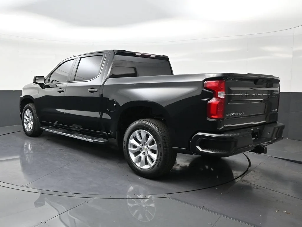 2024 Chevrolet Silverado 1500 Custom photo 3