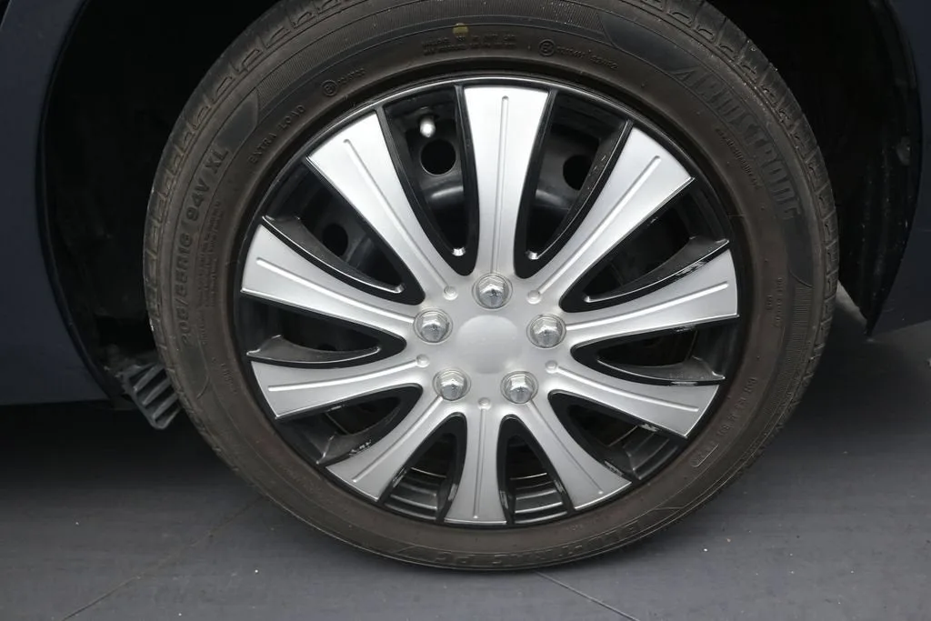 2015 Toyota Corolla L photo 10