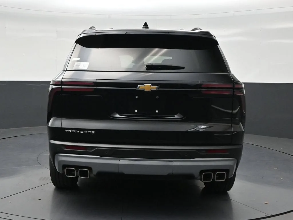 2025 Chevrolet Traverse LT photo 4