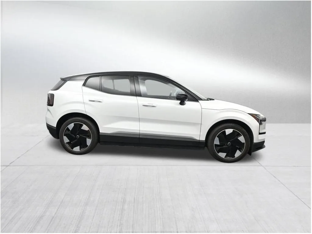 2025 Volvo EX30 Plus Twin Motor Performance, Fully electric photo 6
