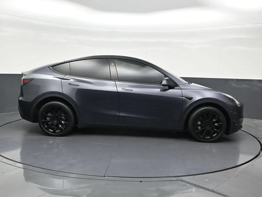 2024 Tesla Model Y Long Range photo 6