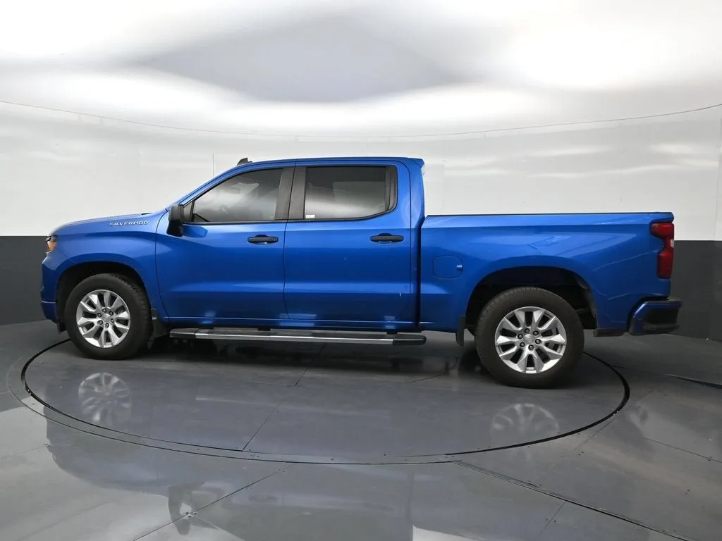 2022 Chevrolet Silverado 1500 Custom photo 2