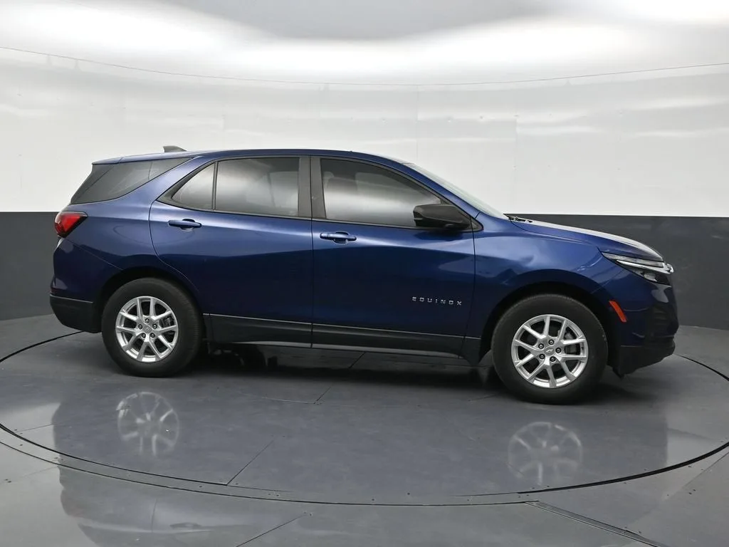 2022 Chevrolet Equinox LS photo 6