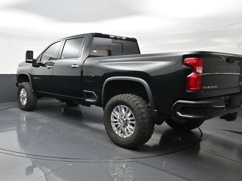 2021 Chevrolet Silverado 2500 HD High Country photo 3