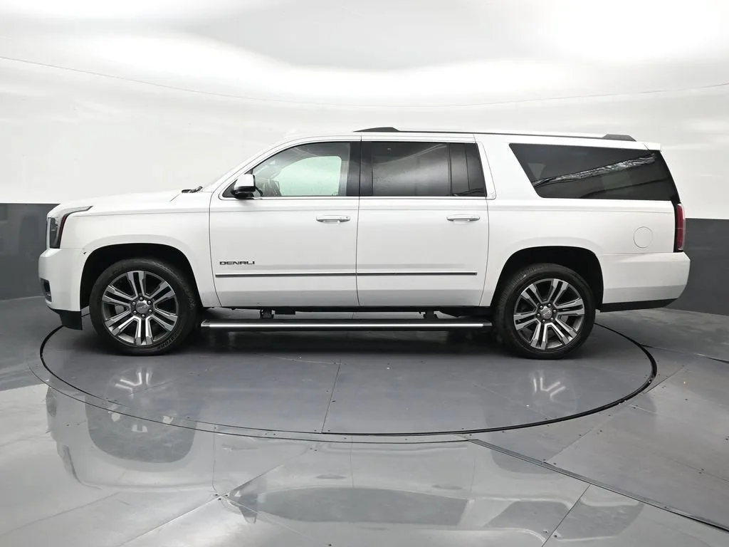 2020 GMC Yukon XL Denali photo 2